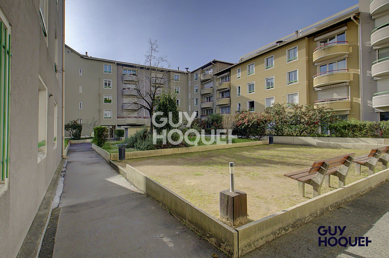 APPARTEMENT TRAVERSANT 4 PIECES 86 m² PROCHE MONTCHAT - VUE DEGAGEE AVEC 2 EXTERIEURS
