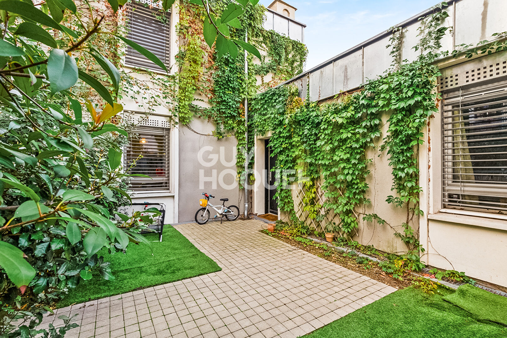 MAISON DE VILLE EN DUPLEX 5 PIECES AVEC 2 TERRASSES - PROCHE METRO A ET TRAM T3