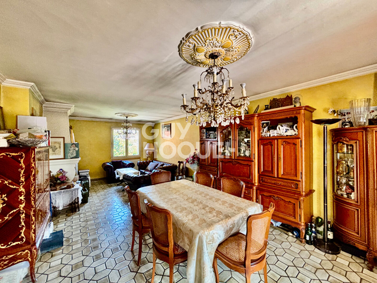 Maison Vaulx-en-Velin limite Villeurbanne 5 pièces 99m² habitables / 204,82m² au sol / grand jardin