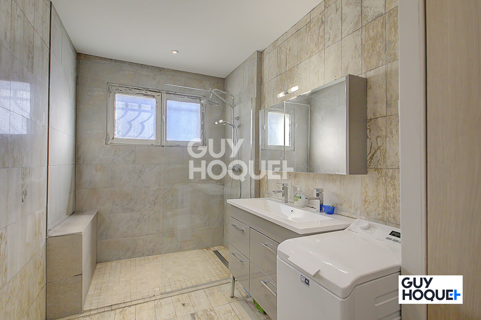 Maison Vaulx-en-Velin limite Villeurbanne 5 pièces 99m² habitables / 204,82m² au sol / grand jardin