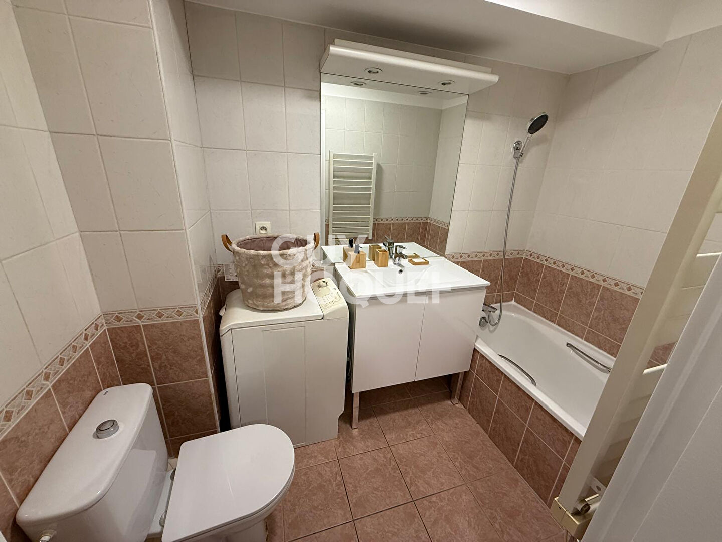 EXCLUSIVITÉ STUDIO CALME AVEC PISCINE ET CAVE LYON 3e