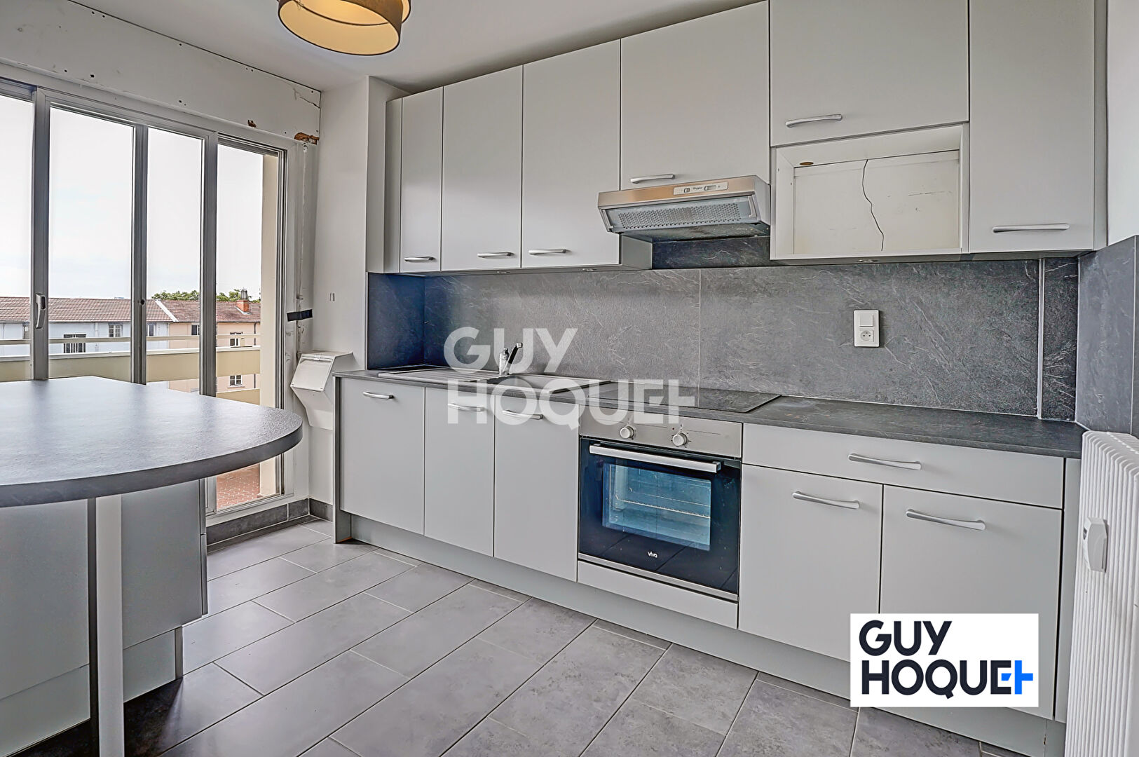 APPARTEMENT 96 m² - PROXIMITE IMMEDATE CHARPENNES - 2 BALCONS