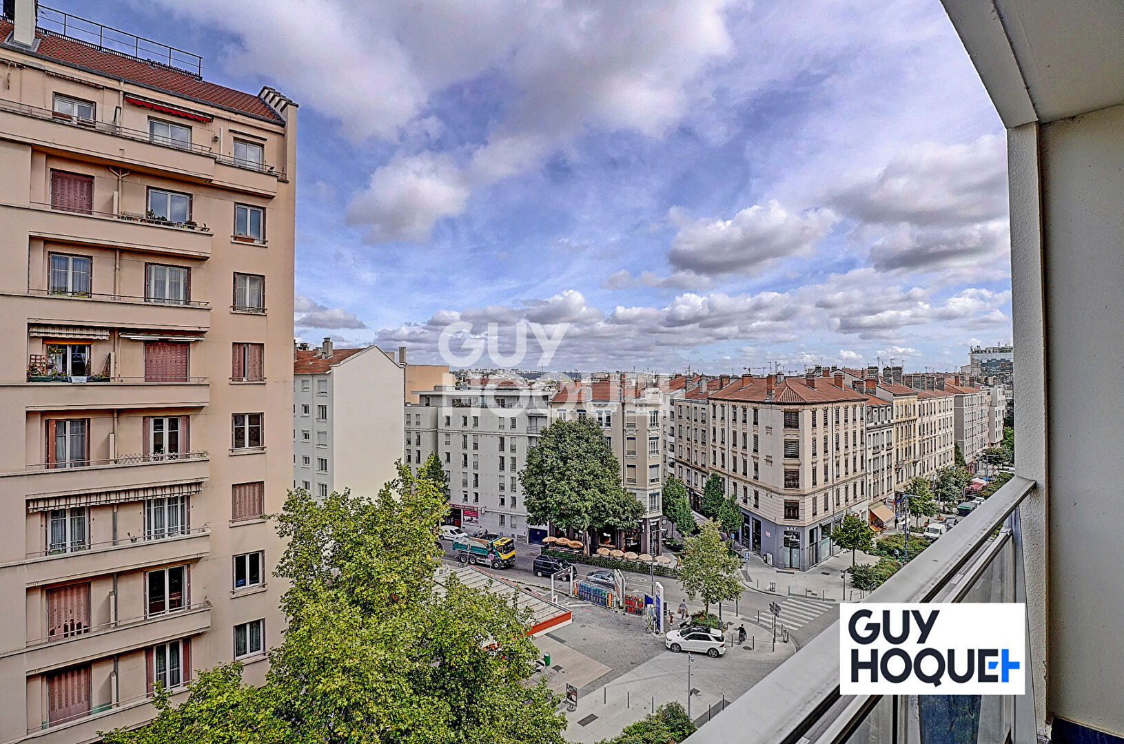 APPARTEMENT 96 m² - PROXIMITE IMMEDATE CHARPENNES - 2 BALCONS