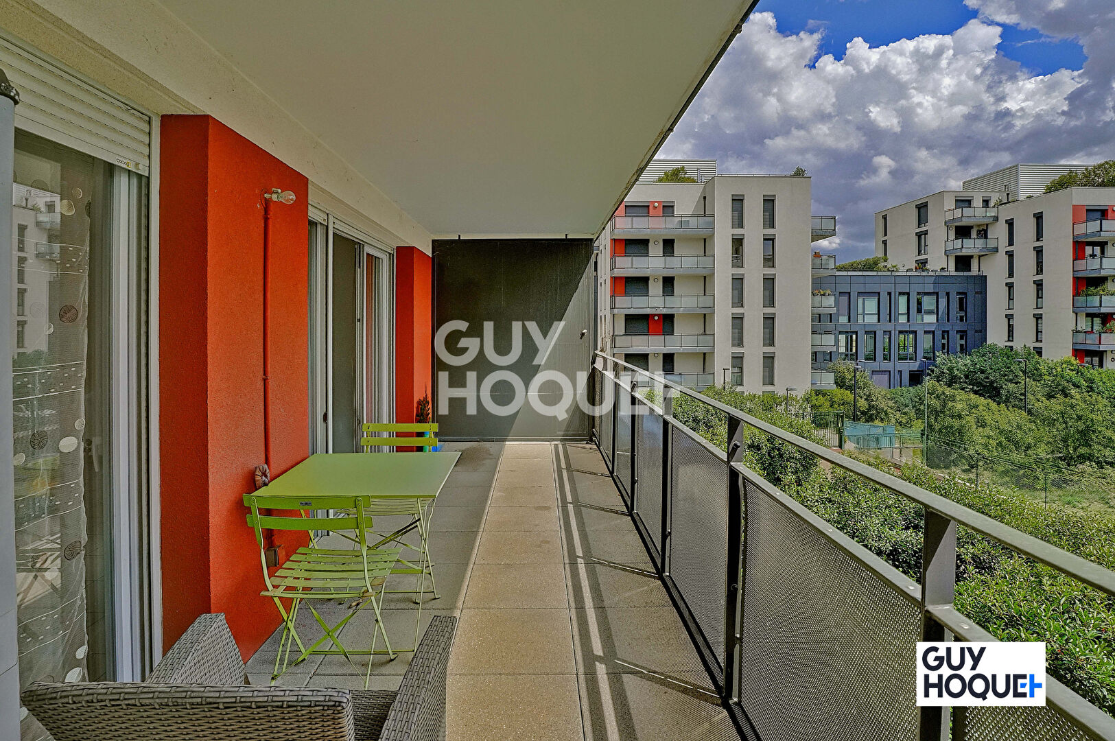 CARRE DE SOIE - APPARTEMENT 3 PIECES 60 m² - 1 BALCON SUR COUR INTERIEURE