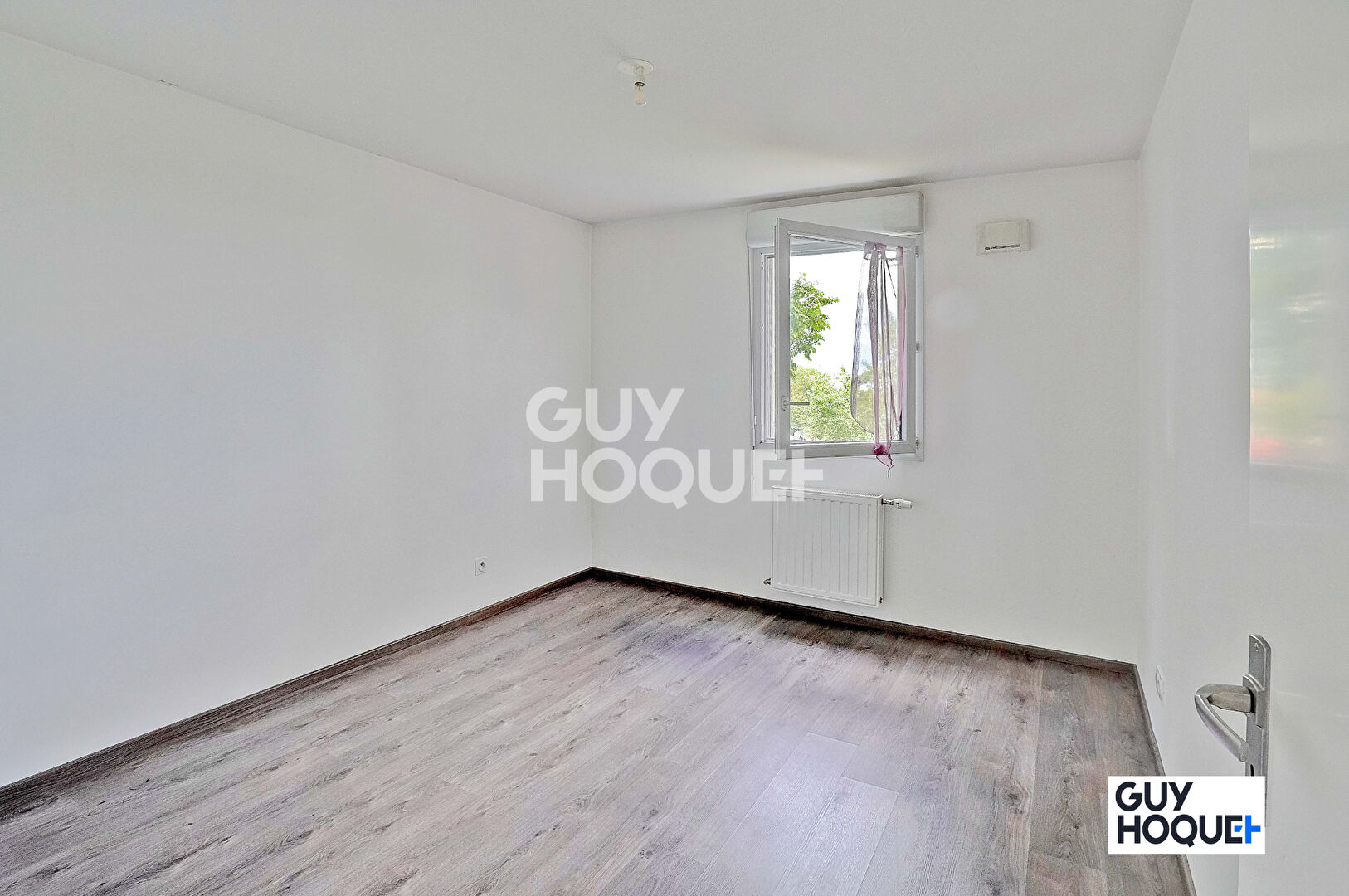 CARRE DE SOIE - APPARTEMENT 3 PIECES 60 m² - 1 BALCON SUR COUR INTERIEURE