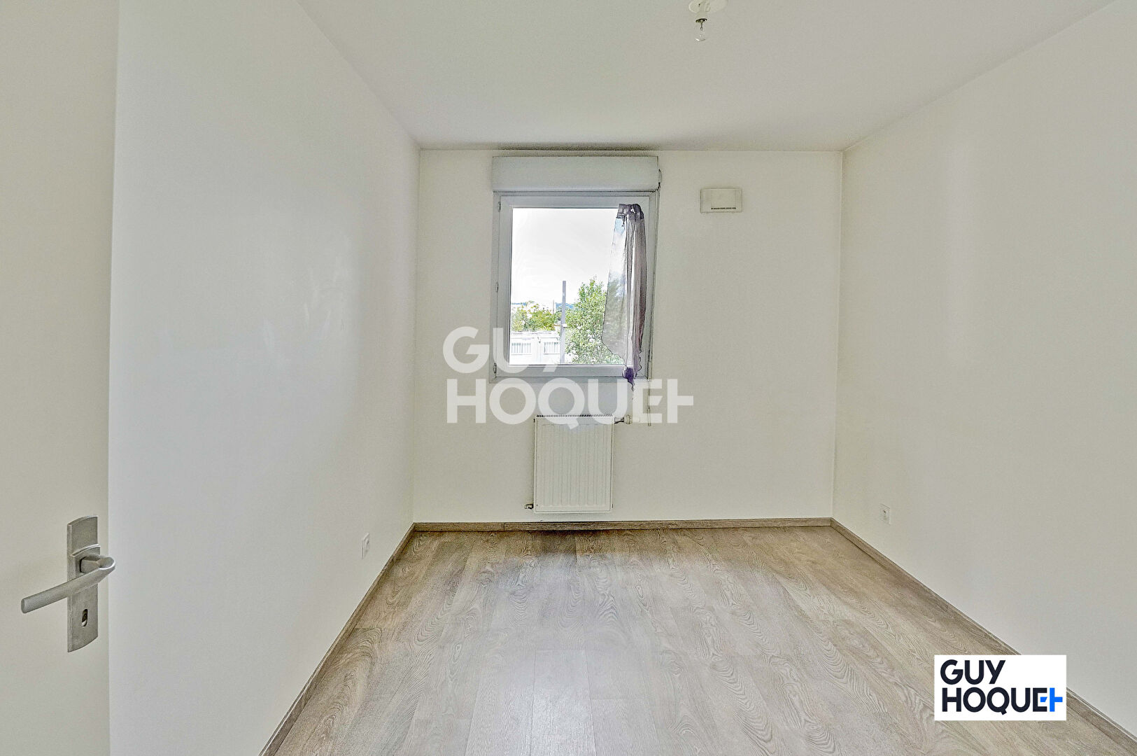 CARRE DE SOIE - APPARTEMENT 3 PIECES 60 m² - 1 BALCON SUR COUR INTERIEURE