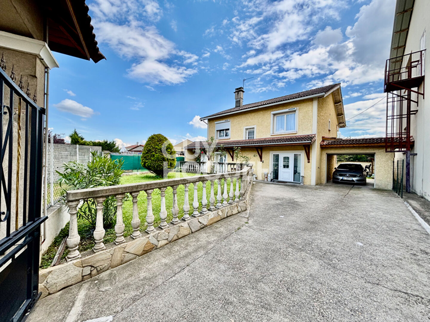 Maison à vendre à Vaulx-en-Velin - 5 pièces, 4 chambres