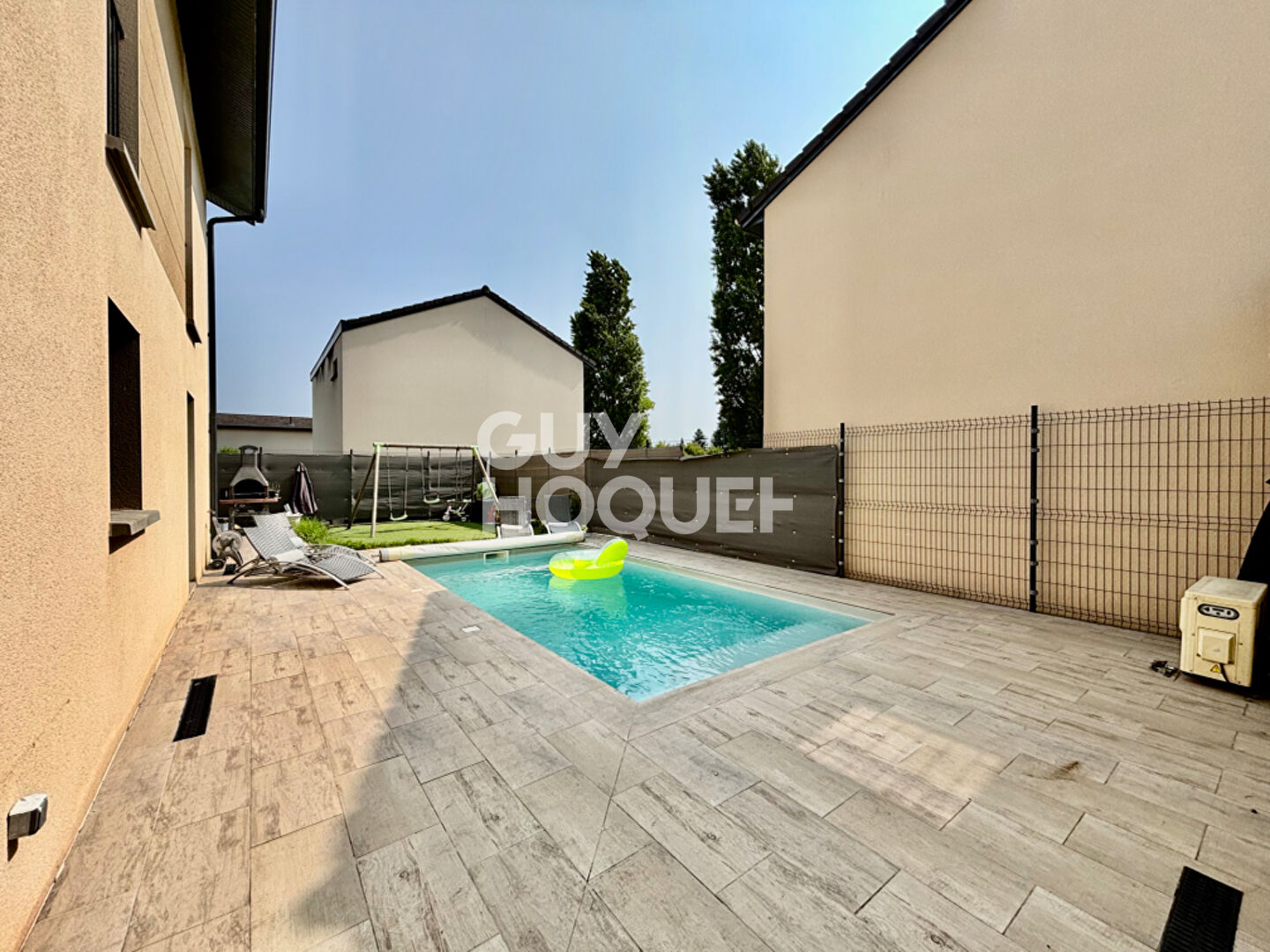 Maison moderne à vendre à Beynost - 4 pièces avec piscine + garage fermé