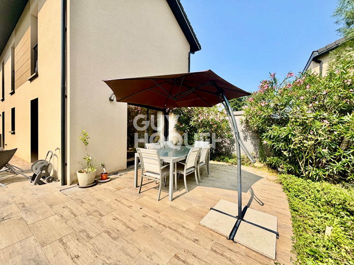 Maison moderne à vendre à Beynost - 4 pièces avec piscine + garage fermé