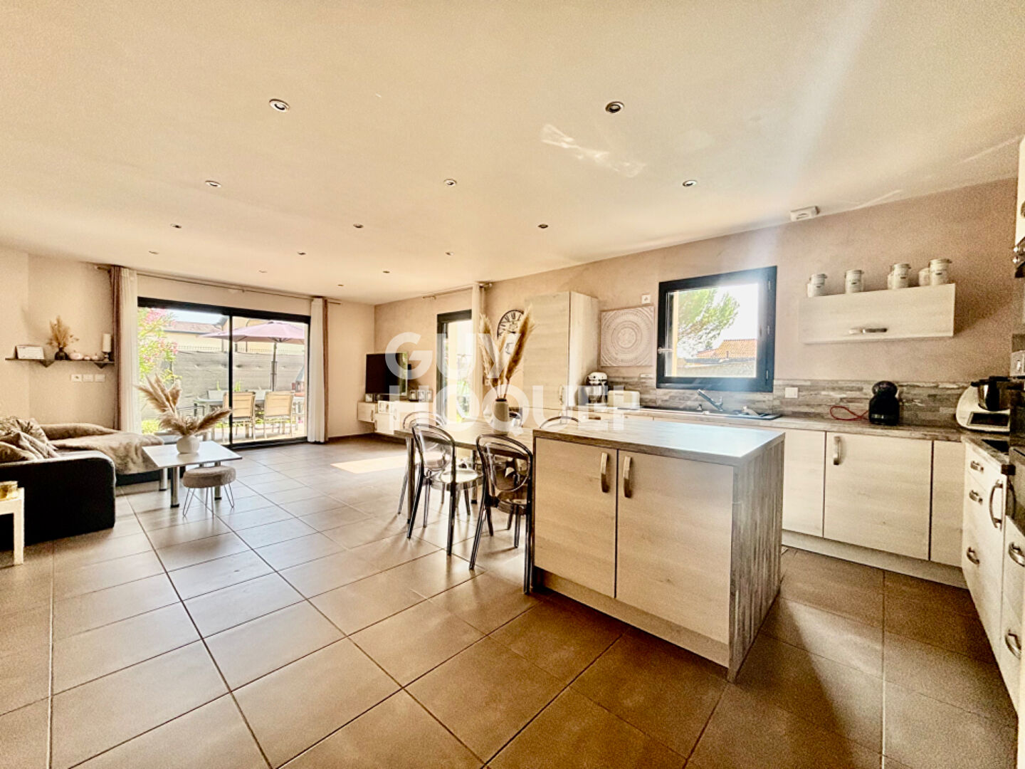 Maison moderne à vendre à Beynost - 4 pièces avec piscine + garage fermé