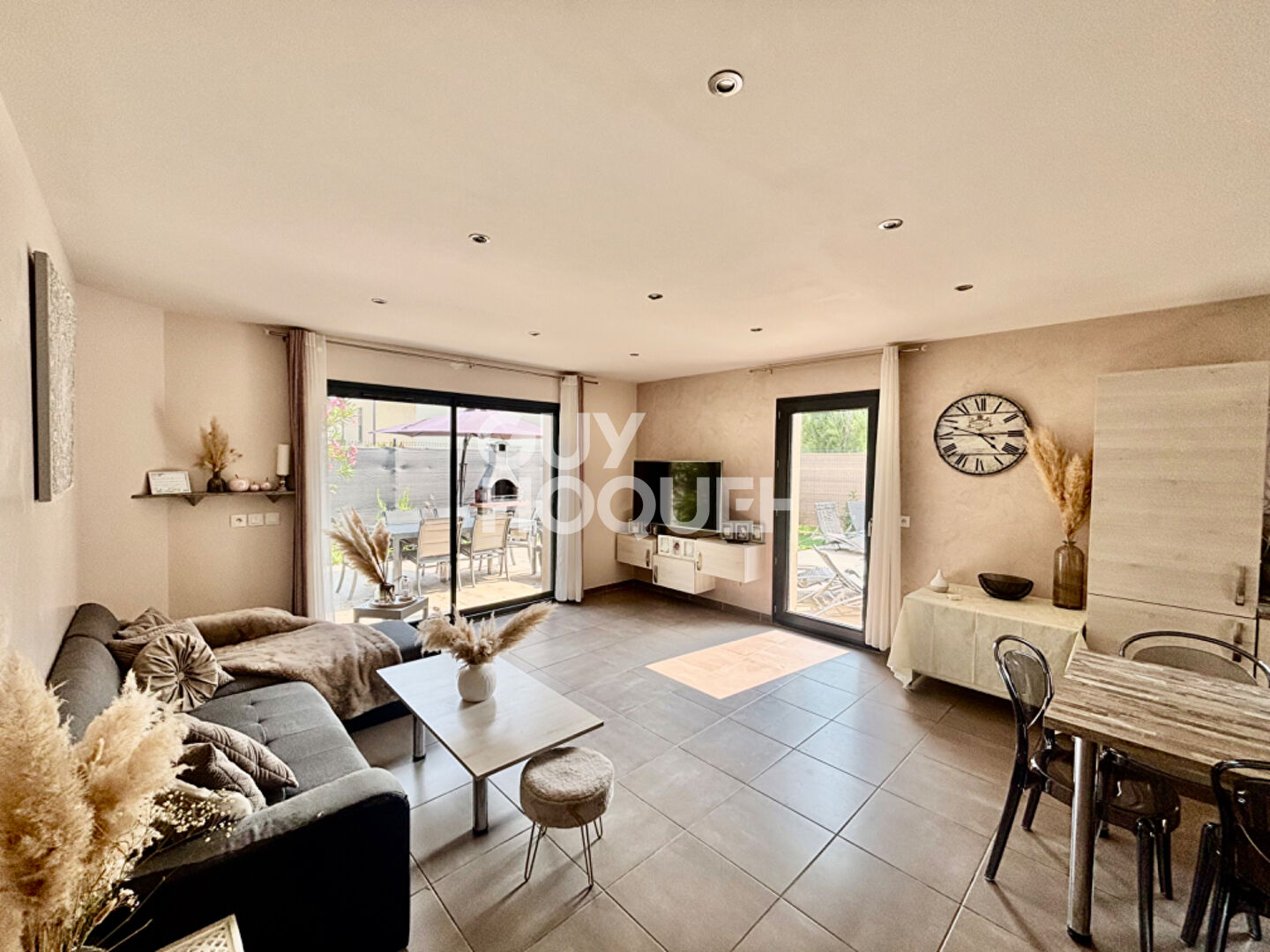 Maison moderne à vendre à Beynost - 4 pièces avec piscine + garage fermé