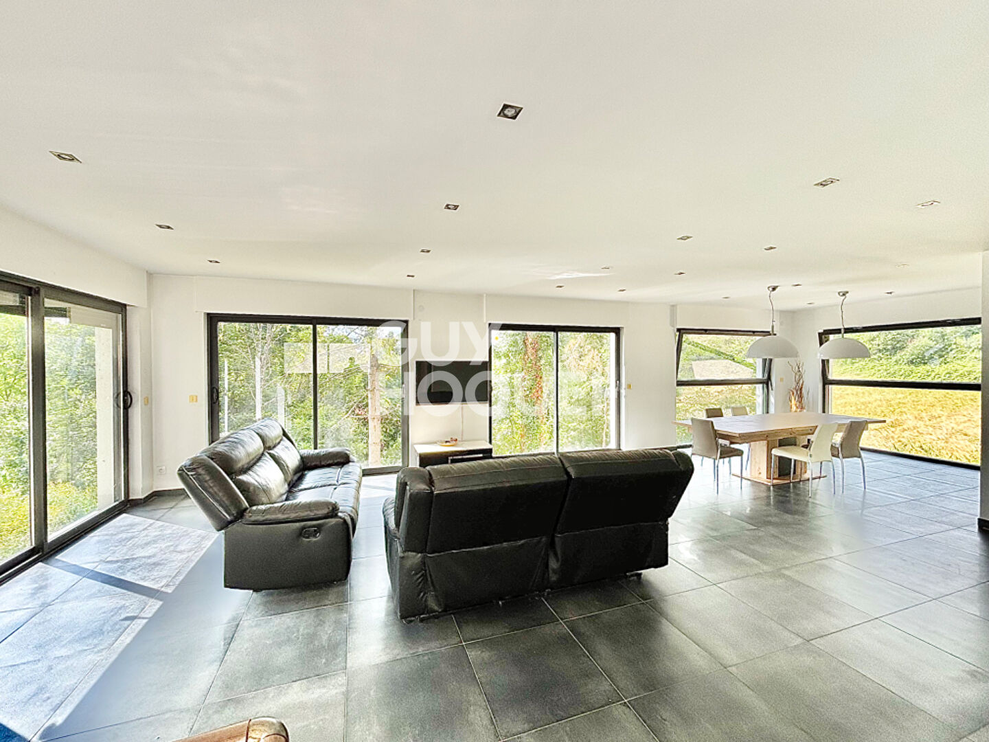 Maison moderne à vendre à Fleurieu-sur-Saône - Un cadre de vie exceptionnel !