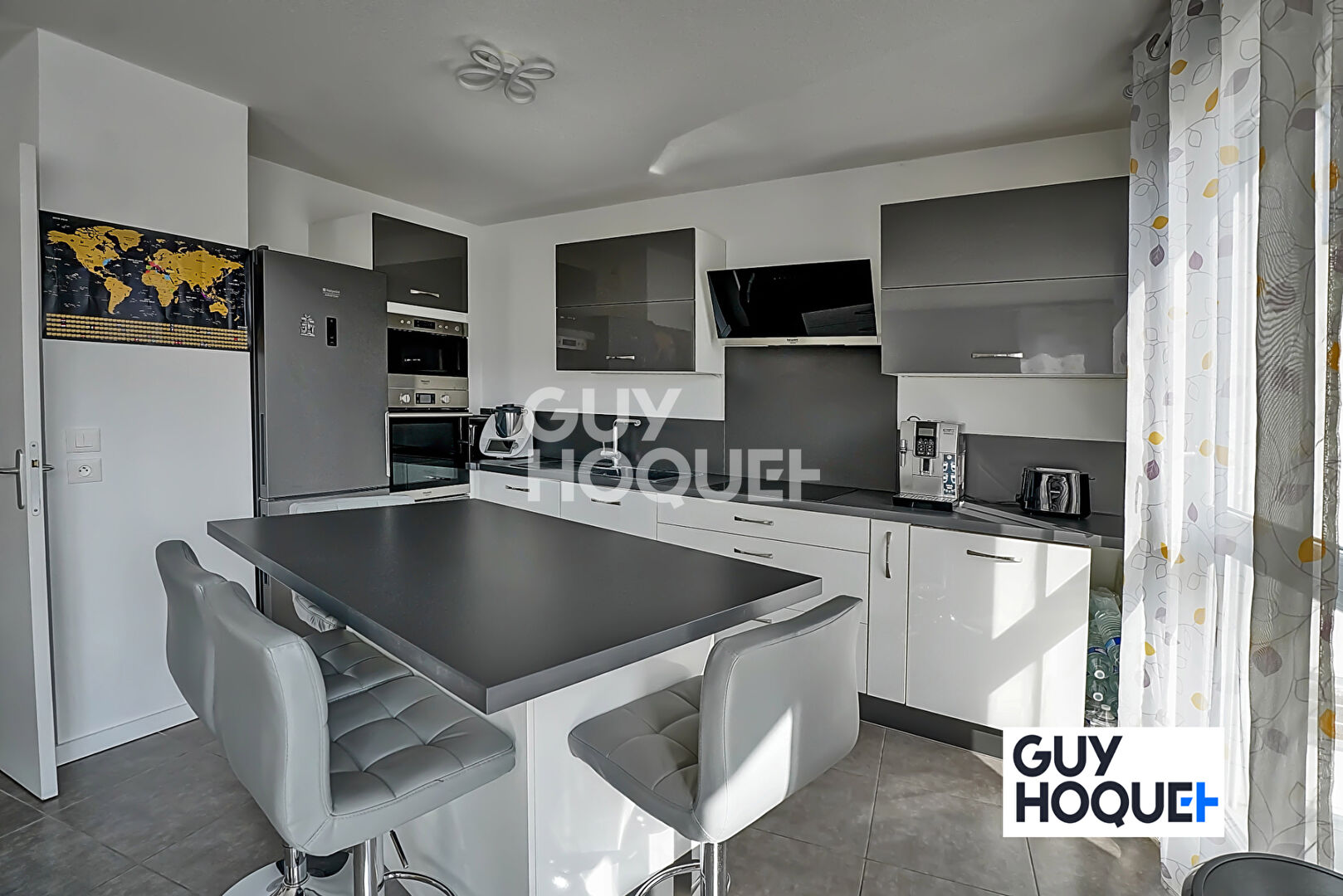 CARRE DE SOIE - T3 66 m² AVEC TERRASSE - METRO A / TRAMWAY T3 &T7