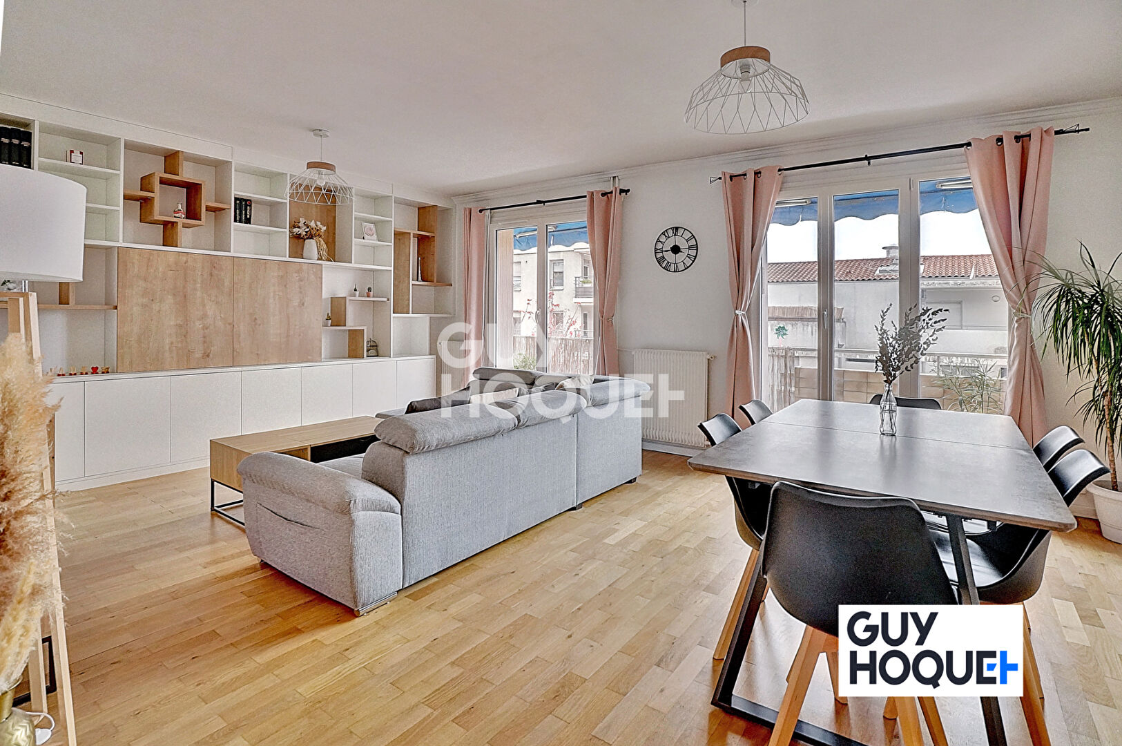 APPARTEMENT TRAVERSANT 4 PIECES 99 m² PROCHE MONTCHAT  ET FUTUR TRAM T6- VUE DEGAGEE AVEC BALCON