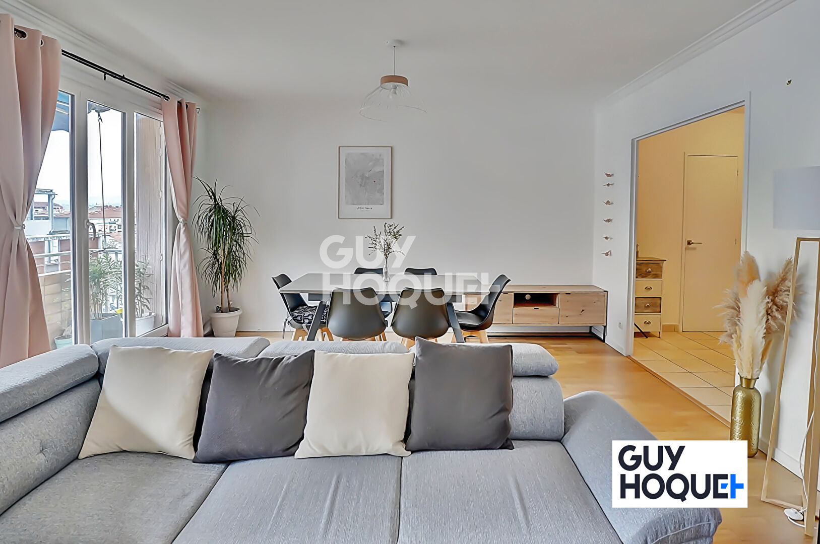 APPARTEMENT TRAVERSANT 4 PIECES 99 m² PROCHE MONTCHAT  ET FUTUR TRAM T6- VUE DEGAGEE AVEC BALCON