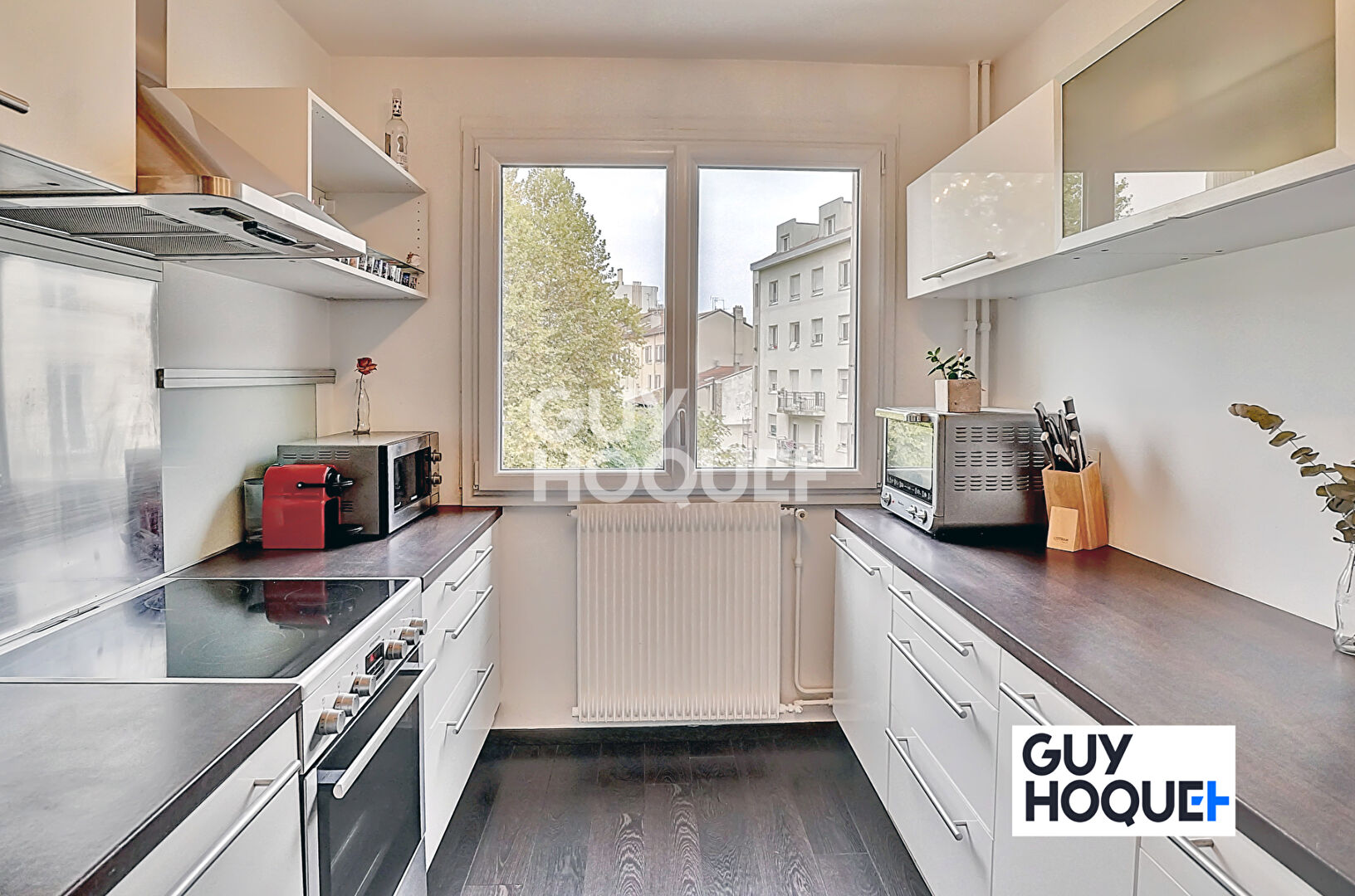 APPARTEMENT TRAVERSANT 4 PIECES 99 m² PROCHE MONTCHAT  ET FUTUR TRAM T6- VUE DEGAGEE AVEC BALCON