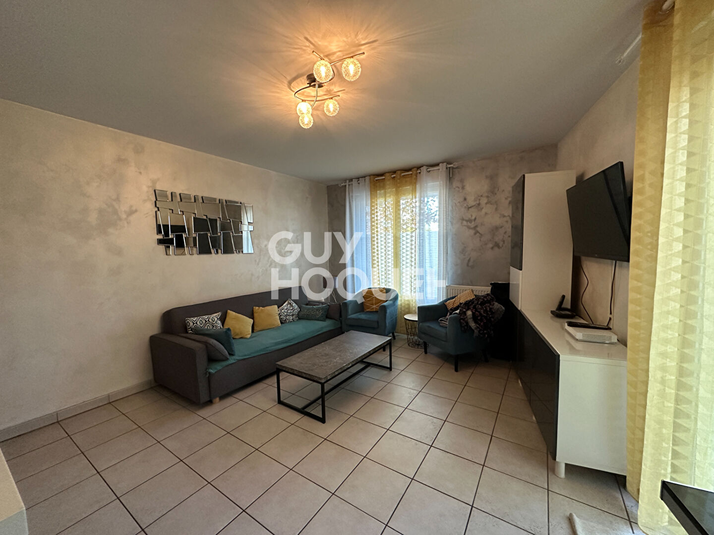 CARRE DE SOIE - T4 80 m² AVEC EXTERIEUR - METRO A / TRAMWAY T3 &T7