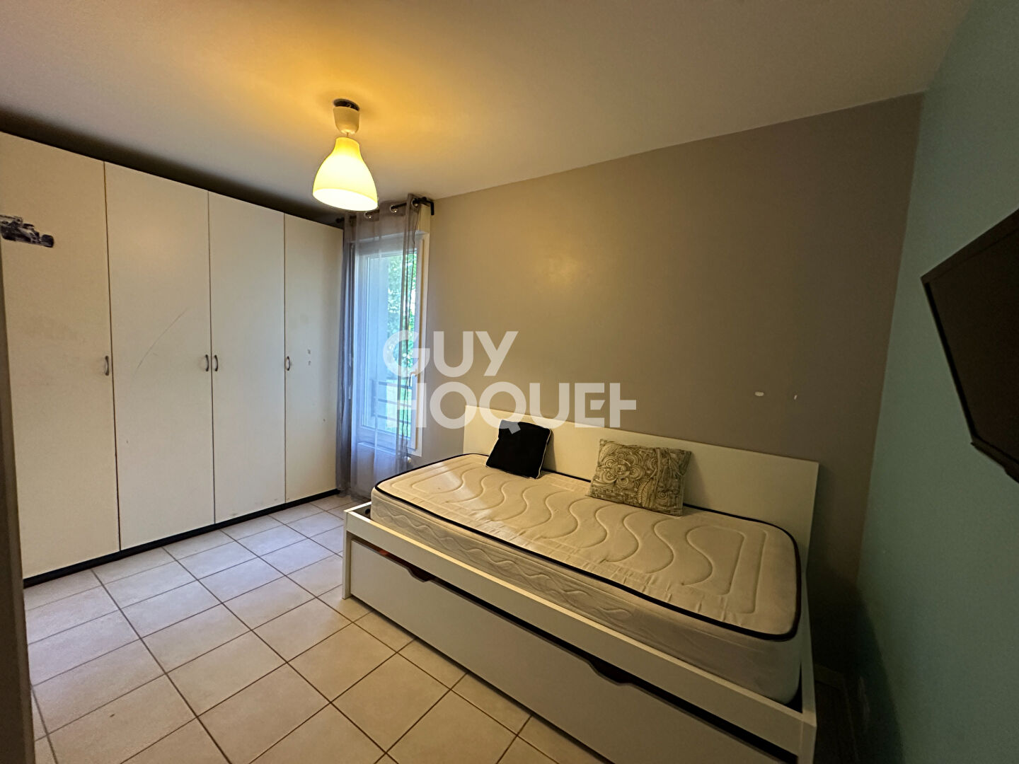 CARRE DE SOIE - T4 80 m² AVEC EXTERIEUR - METRO A / TRAMWAY T3 &T7