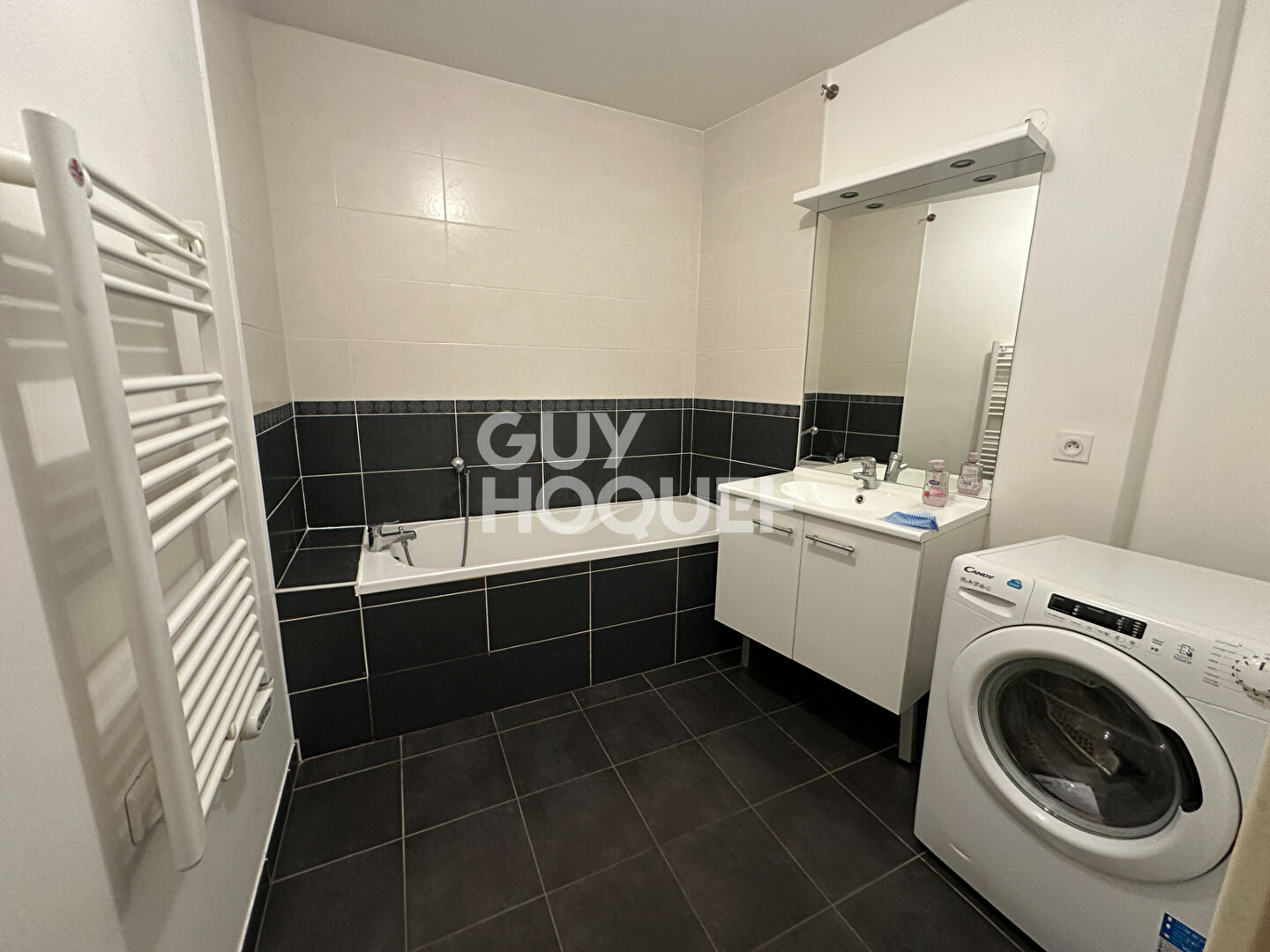 CARRE DE SOIE - T4 80 m² AVEC EXTERIEUR - METRO A / TRAMWAY T3 &T7