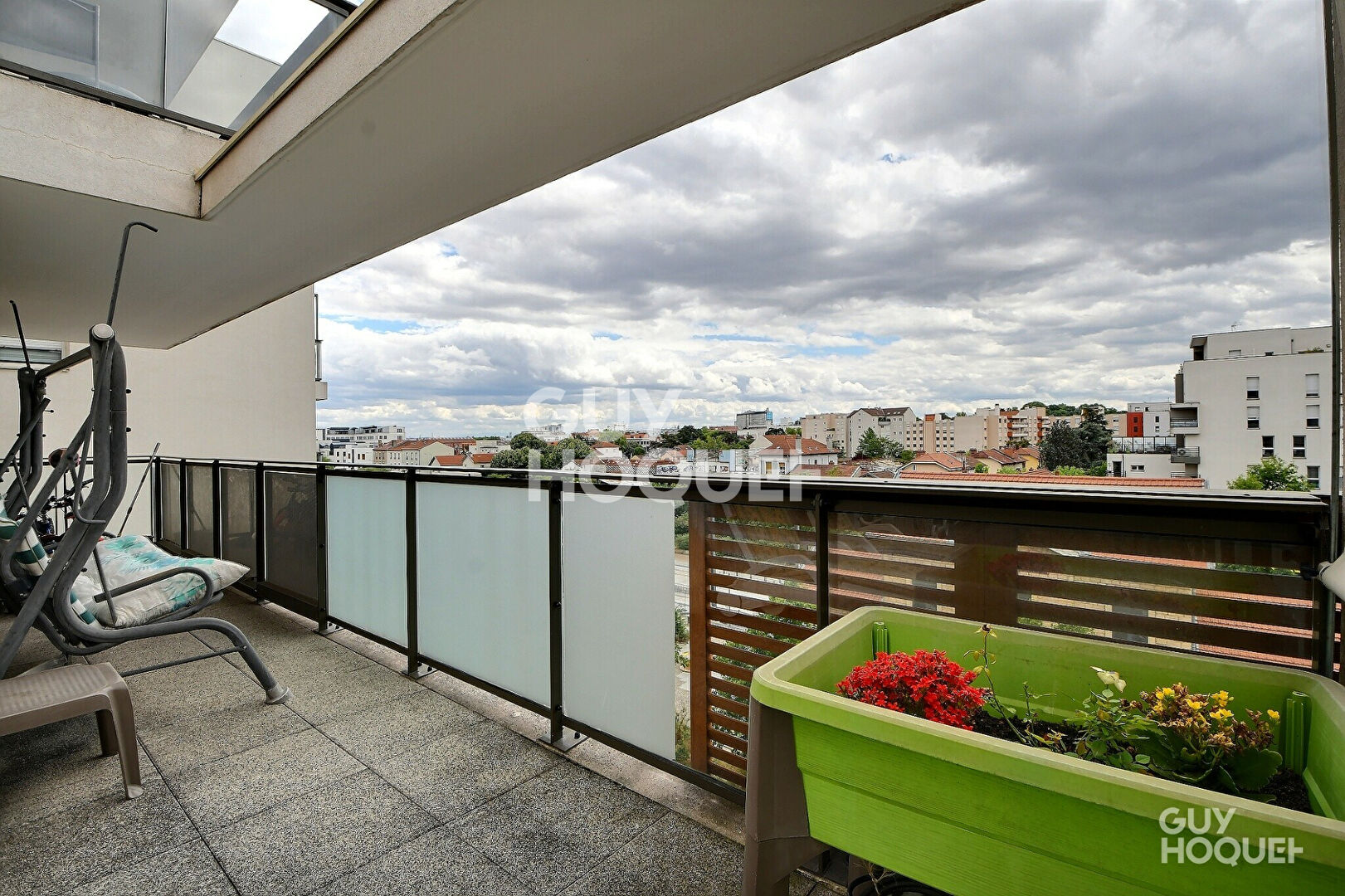  À VENDRE, Appartement T4 de 78 m²,  triple exposition, avec Terrasse de 48 m² & Garage double, Proximité Place Ronde , VILLEURBANNE (69100)