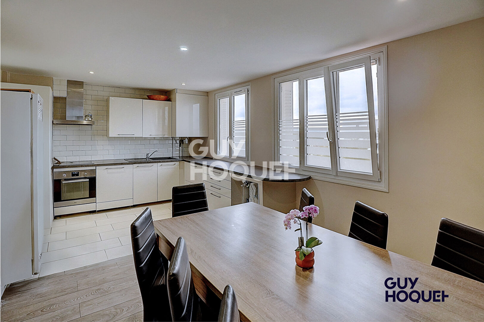 À vendre : Appartement spacieux 5 pièces au dernière étage à Villeurbanne, quartier Léon Blum