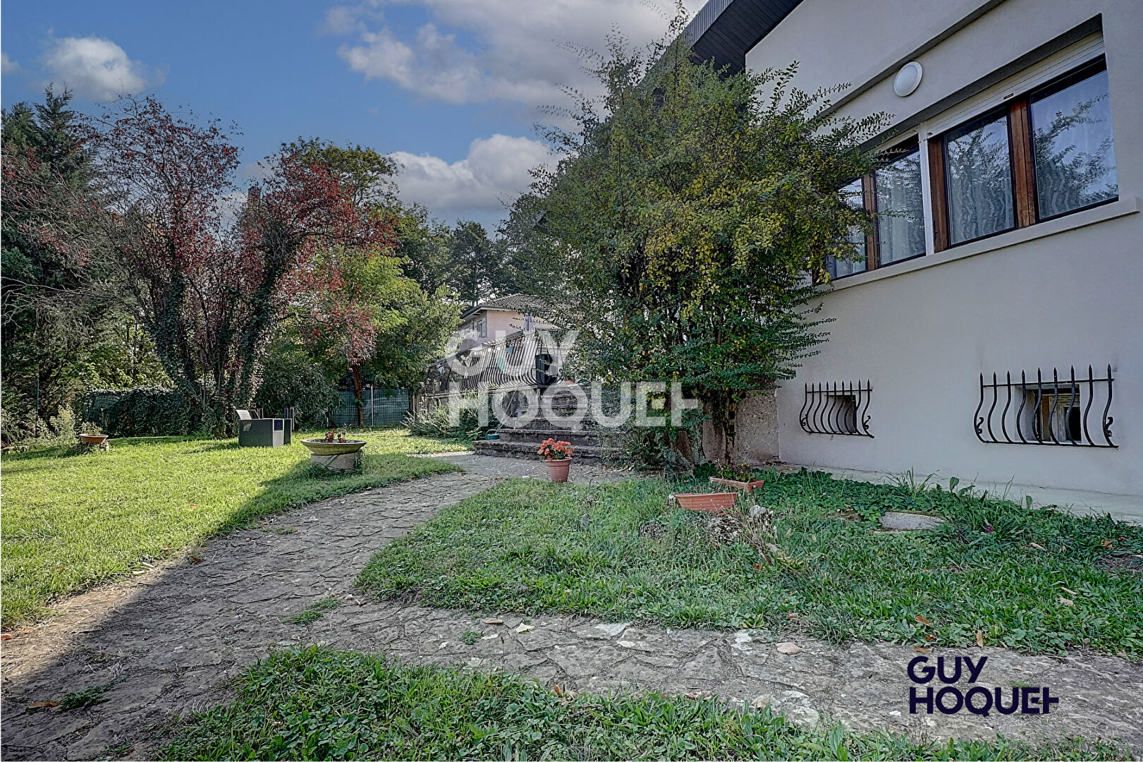 MAISON ENTIEREMENT RENOVEE AVEC JARDIN - AUCUNE MITOYENNETE