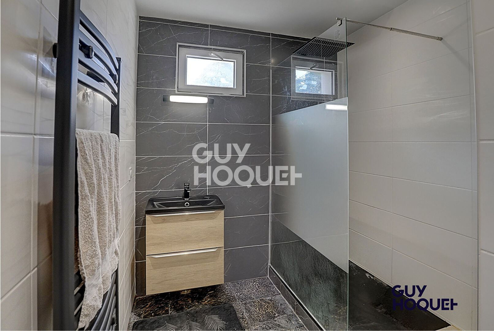 MAISON ENTIEREMENT RENOVEE AVEC JARDIN - AUCUNE MITOYENNETE