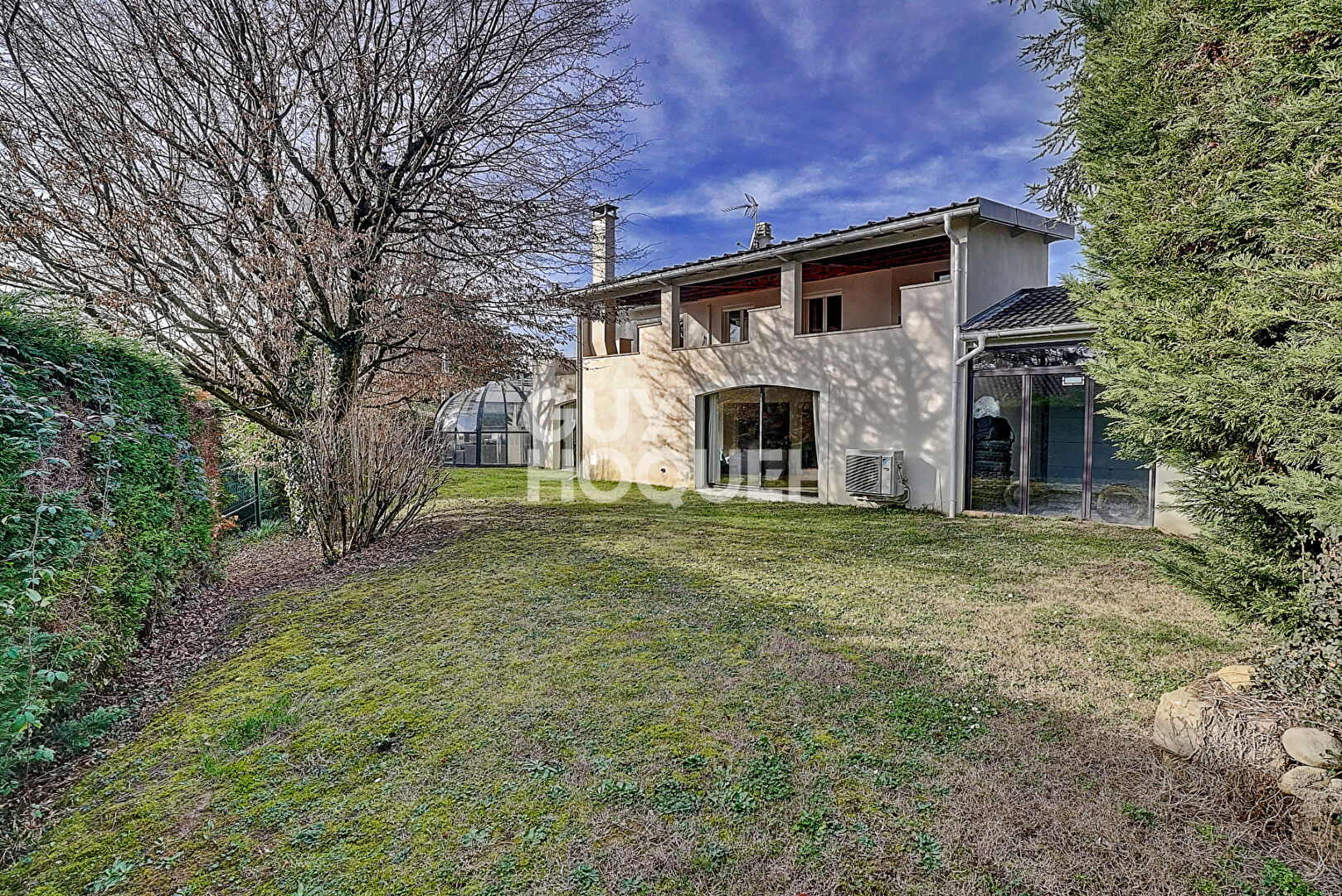 MAISON FAMILIALE DE CHARME AVEC PISCINE CHAUFFEE - ENVIRONNEMENT PRIVILEGIE A CAILLOUX-SUR-FONTAINES