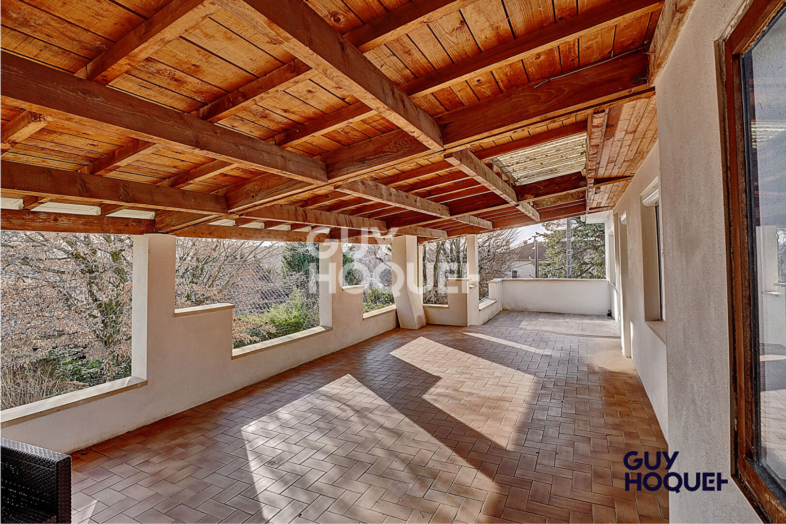 MAISON FAMILIALE DE CHARME AVEC PISCINE CHAUFFEE - ENVIRONNEMENT PRIVILEGIE A CAILLOUX-SUR-FONTAINES