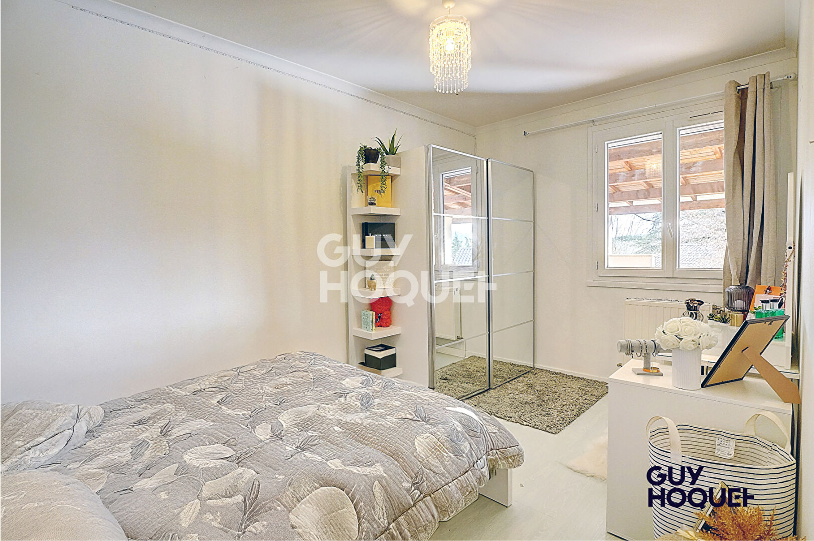 MAISON FAMILIALE DE CHARME AVEC PISCINE CHAUFFEE - ENVIRONNEMENT PRIVILEGIE A CAILLOUX-SUR-FONTAINES