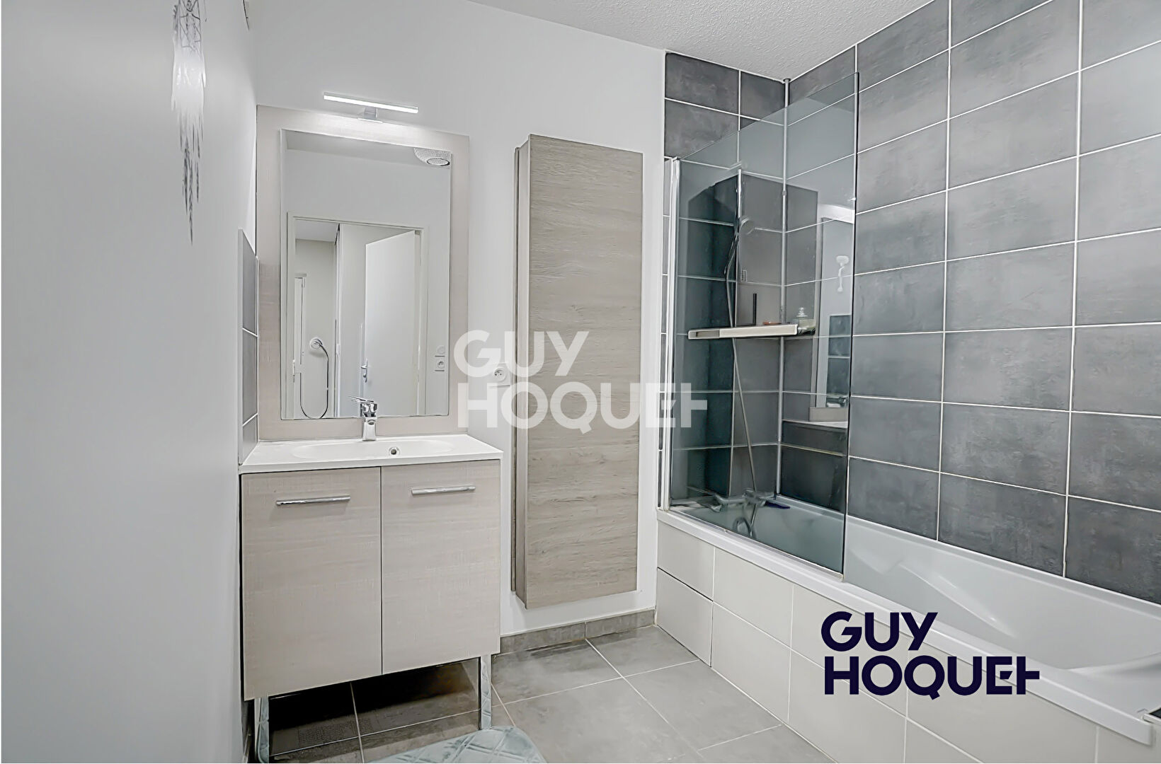 CARRE DE SOIE - APPARTEMENT 4 PIECES 75 m² - BALCON + GARAGE POSSIBLE