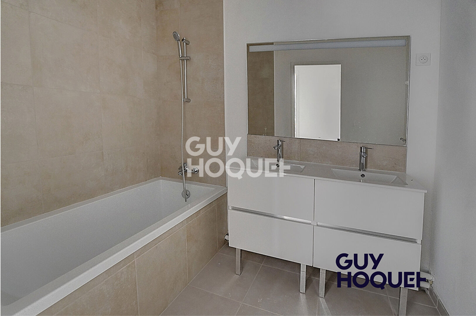 APPARTEMENT 4 PIECES DE 79,80 m², 3 CHAMBRES - PETITE COPROPRIETE A VILLEURBANNE