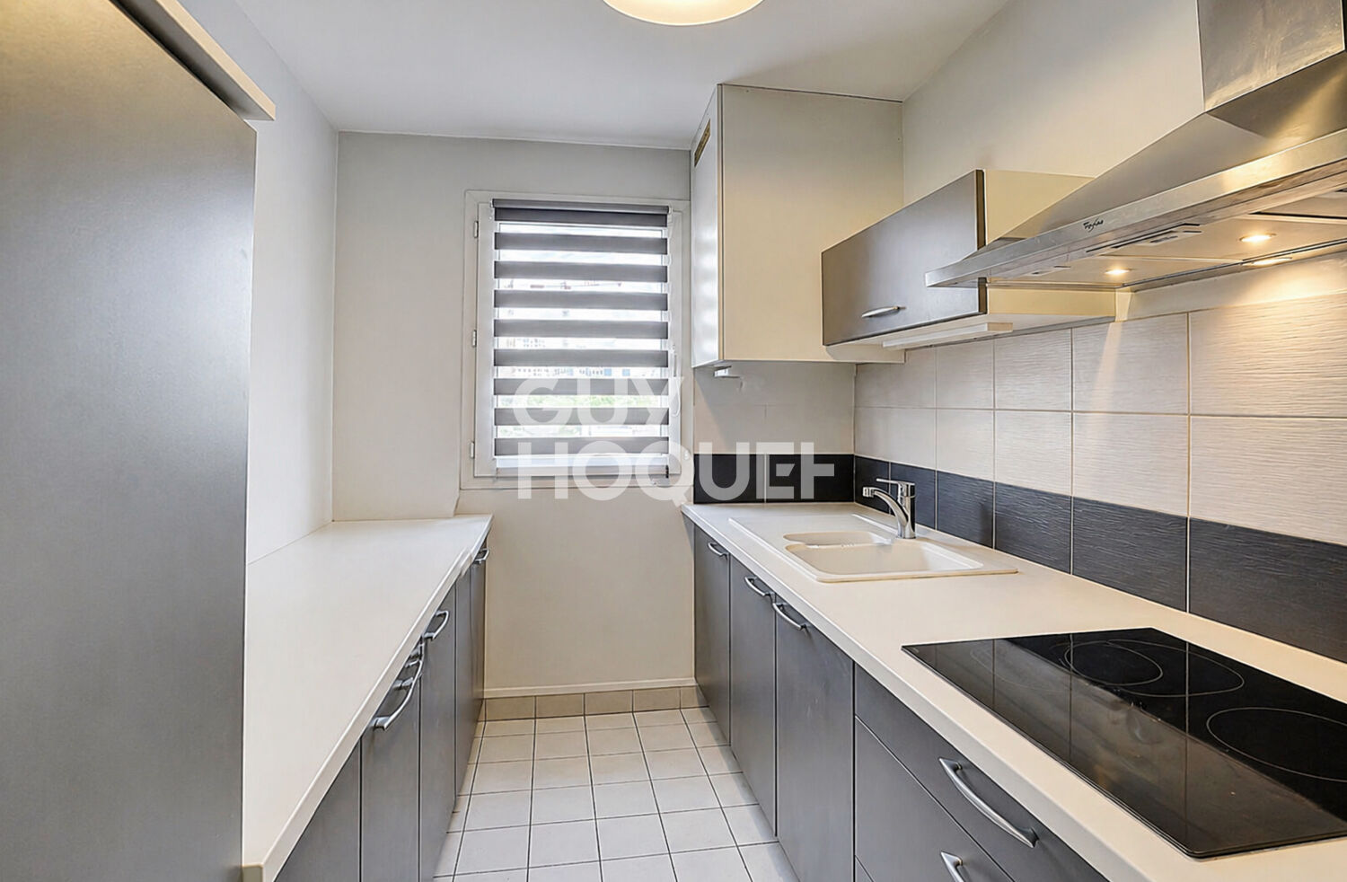 Appartement 2 pièces  avec stationnement en sous sol privatif  à vendre à Villeurbanne - Secteur  République