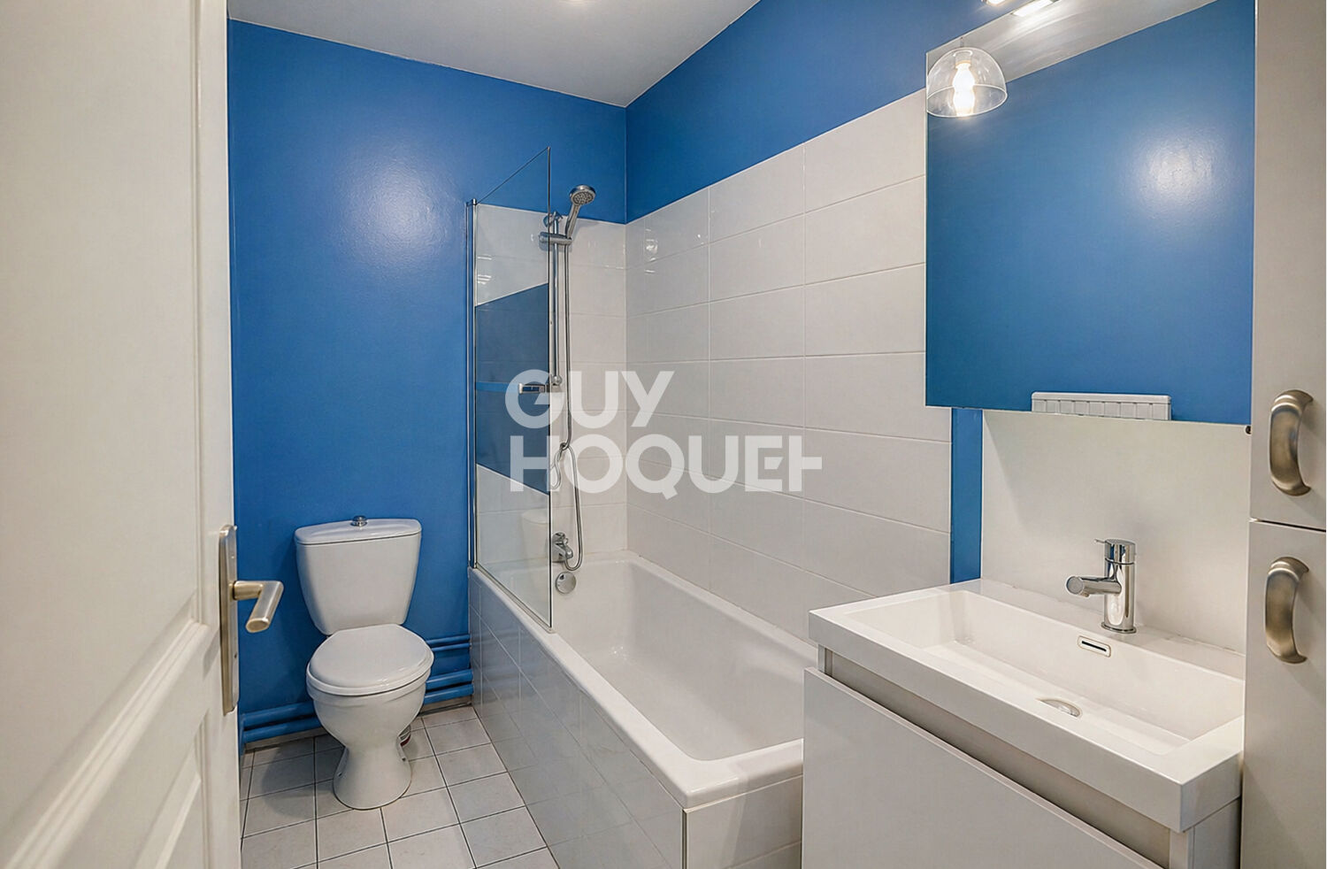 Appartement 2 pièces  avec stationnement en sous sol privatif  à vendre à Villeurbanne - Secteur  République