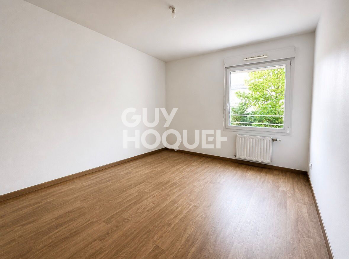 T4 73 m² Carré de Soie ? Balcon + transports (Métro, Tram) ? À saisir !