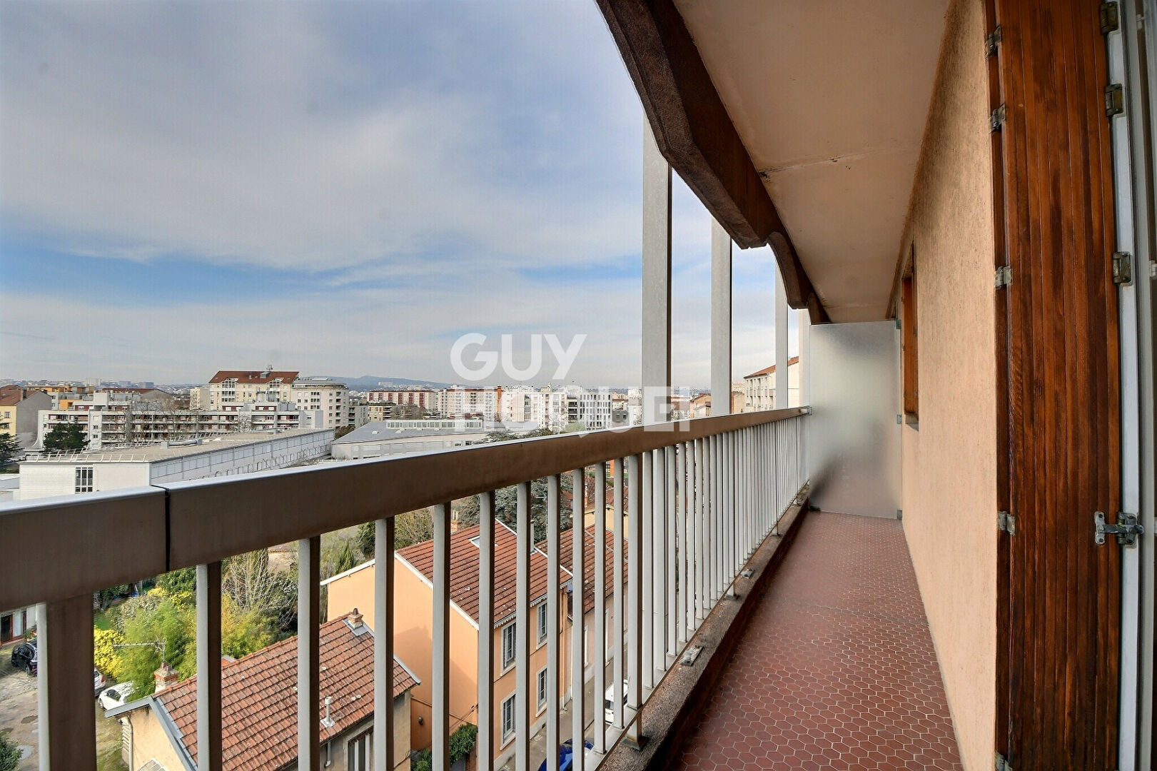 (Visite virtuelle) AUX PORTES DE MONTCHAT - A vendre, appartement de type T3 de 73 m²  avec balcons, garage et cave, Villeurbanne (69100)