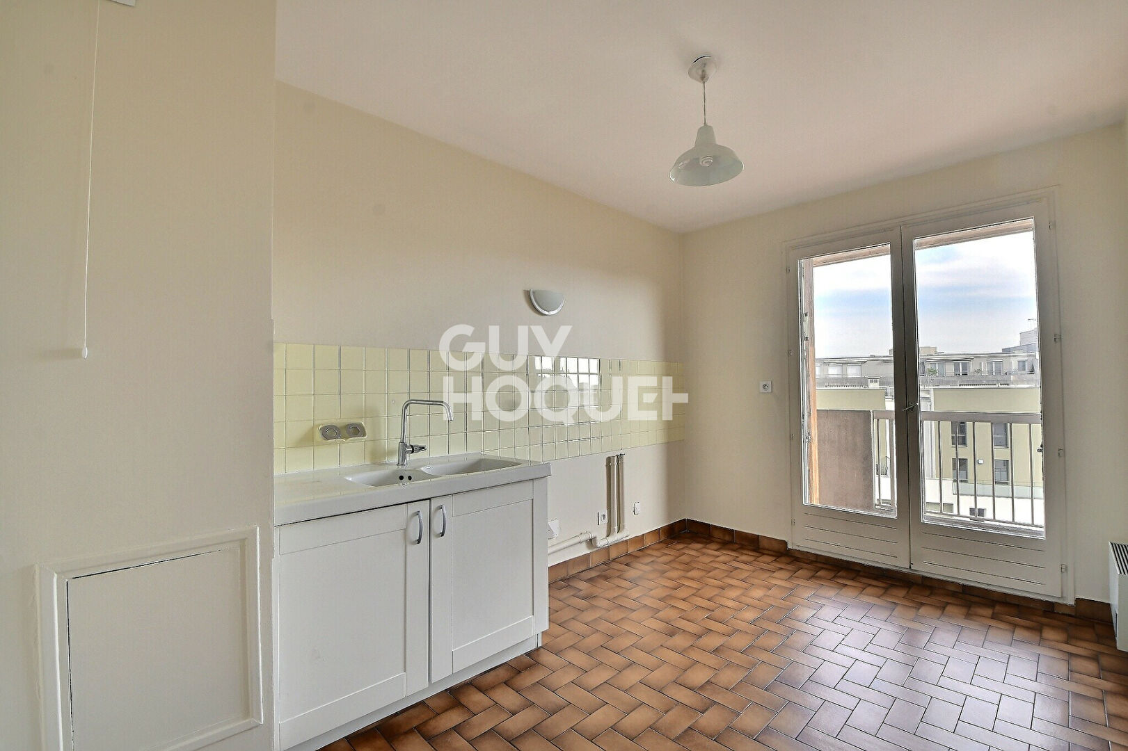 (Visite virtuelle) AUX PORTES DE MONTCHAT - A vendre, appartement de type T3 de 73 m²  avec balcons, garage et cave, Villeurbanne (69100)
