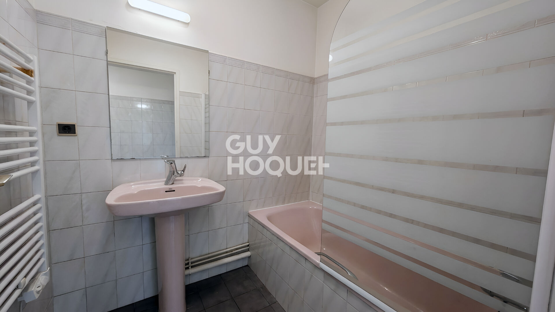 Appartement Villeurbanne  3 pièce(s) 52 m2 Dernier étage vu sur Cour