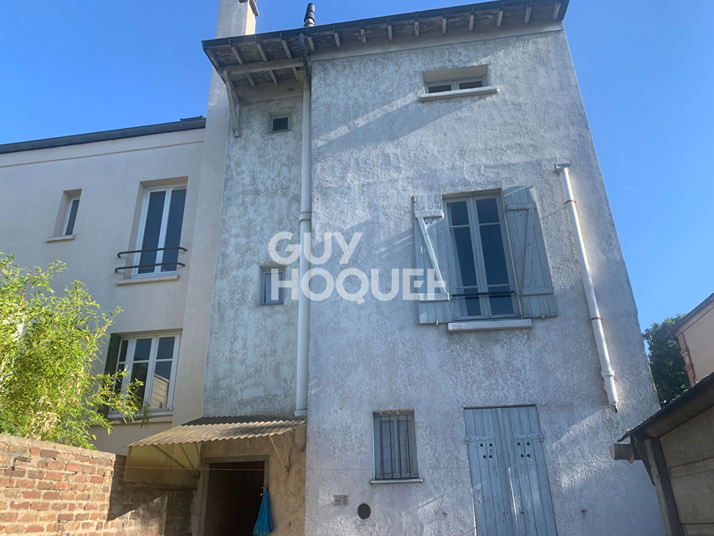 BOIS COLOMBES - Maison 78 m² environ remise, cour et  jardin.