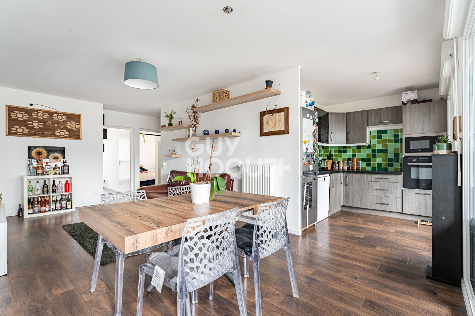 APPARTEMENT 3 PIECES AVEC TERRASSE ET PARKING