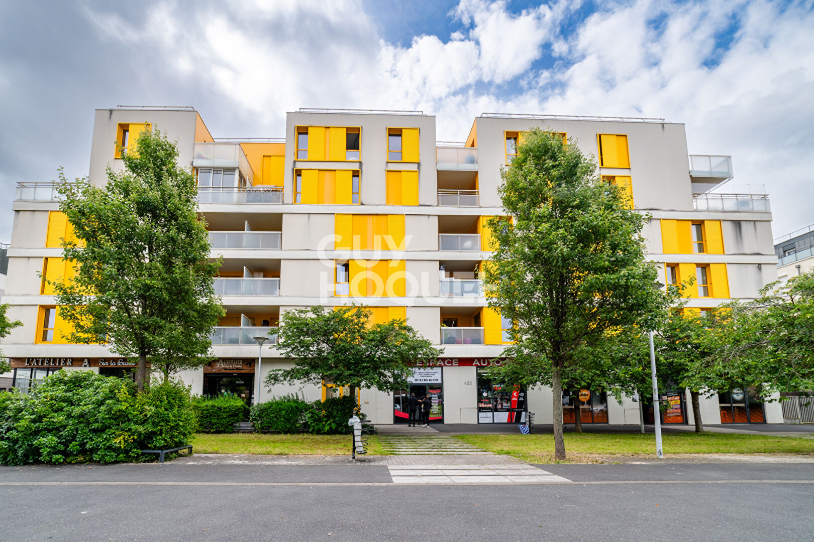 APPARTEMENT 5 PIECES AVEC PARKING ET BALCON