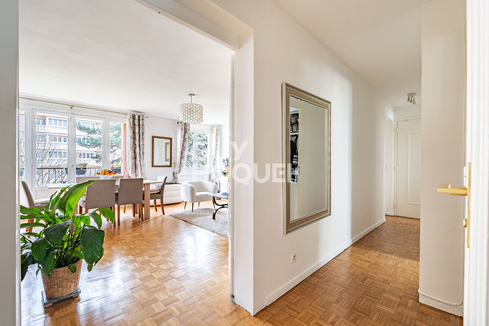 APPARTEMENT 4 PIECES - PROCHE METRO GABRIEL PERI