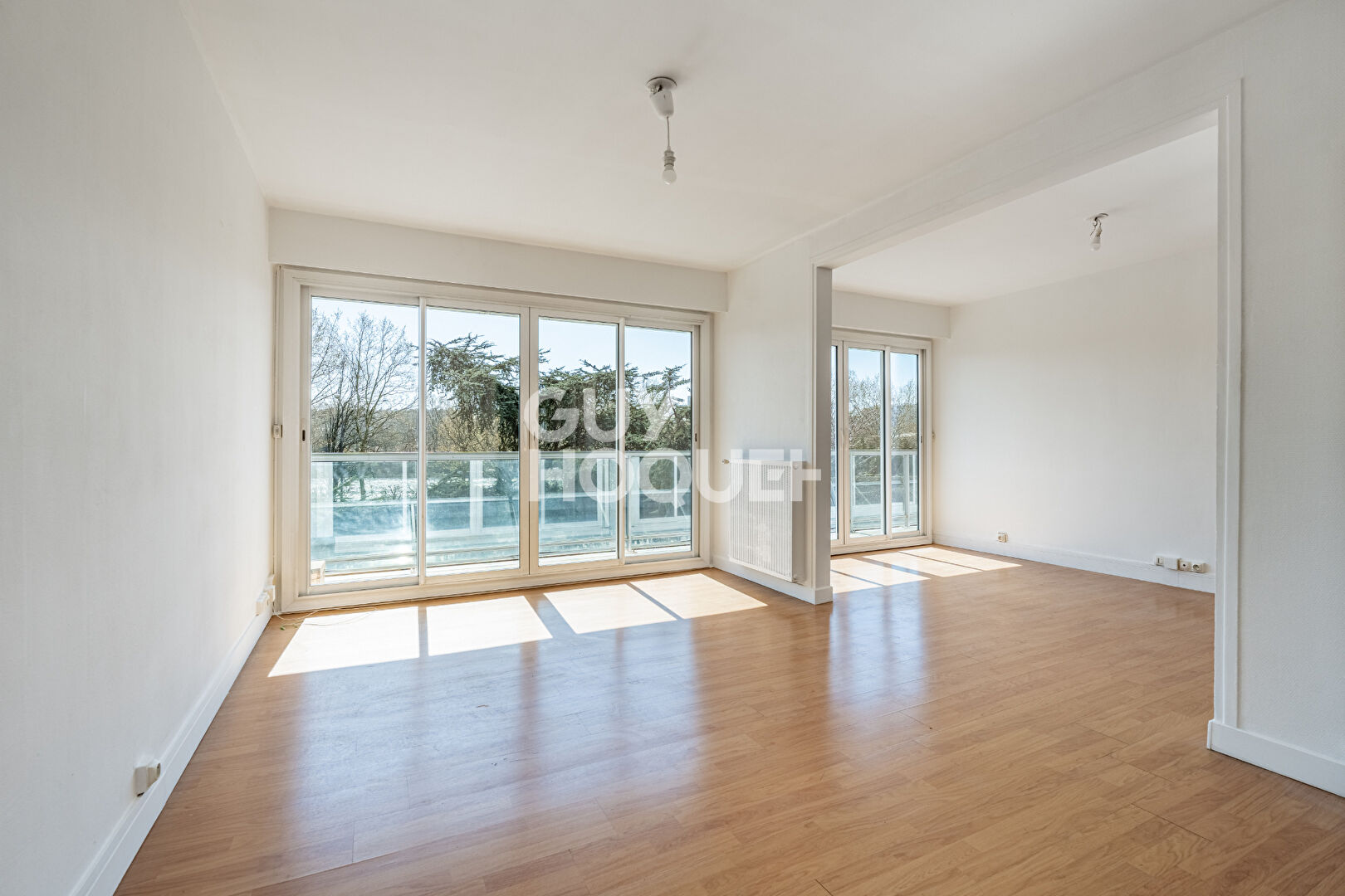 APPARTEMENT 5 PIECES AVEC BOX CAVE ET BALCON