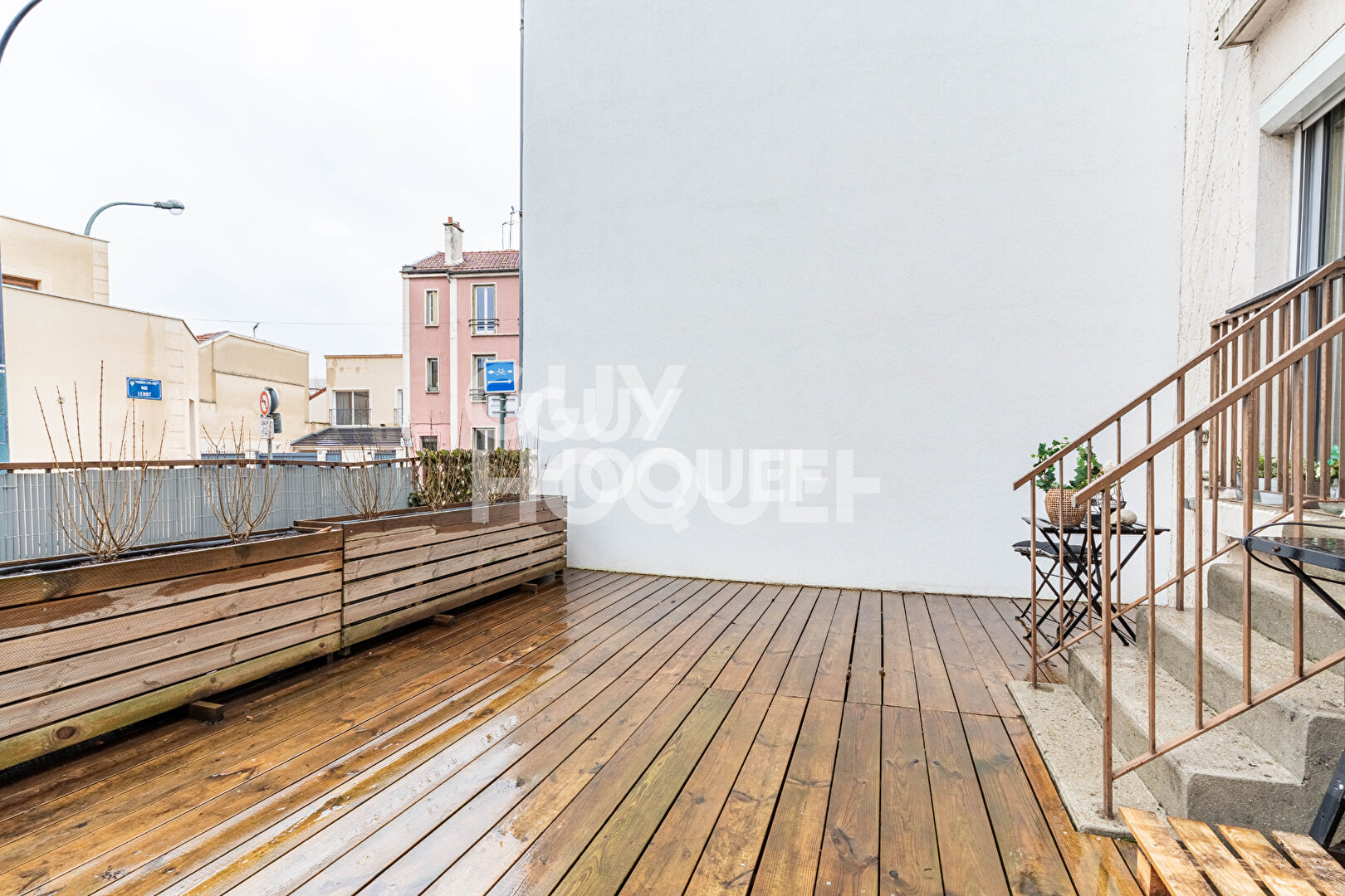 Appartement  2 pièces / terrasse, balcon, cave et parking