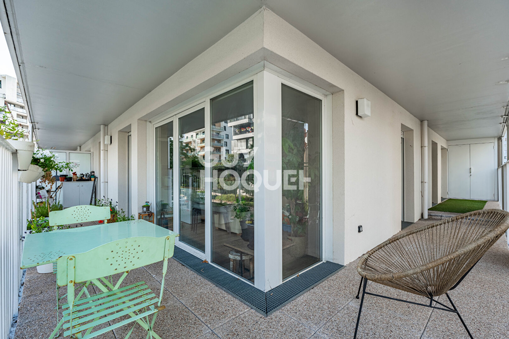 APPARTEMENT 4 PIECES AVEC TERRASSE ET PARKING