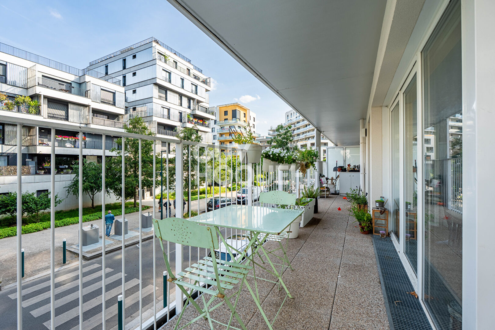 APPARTEMENT 4 PIECES AVEC TERRASSE ET PARKING