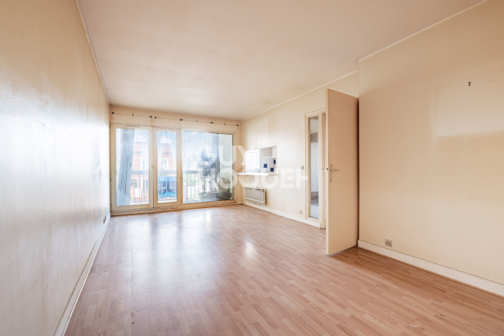 2 PIECES AVEC BALCON CAVE ET PARKING EN SOUS-SOL