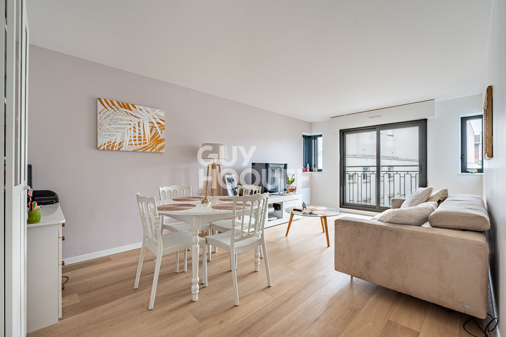 APPARTEMENT 3 PIECES AVEC BALCON CAVE ET PARKING