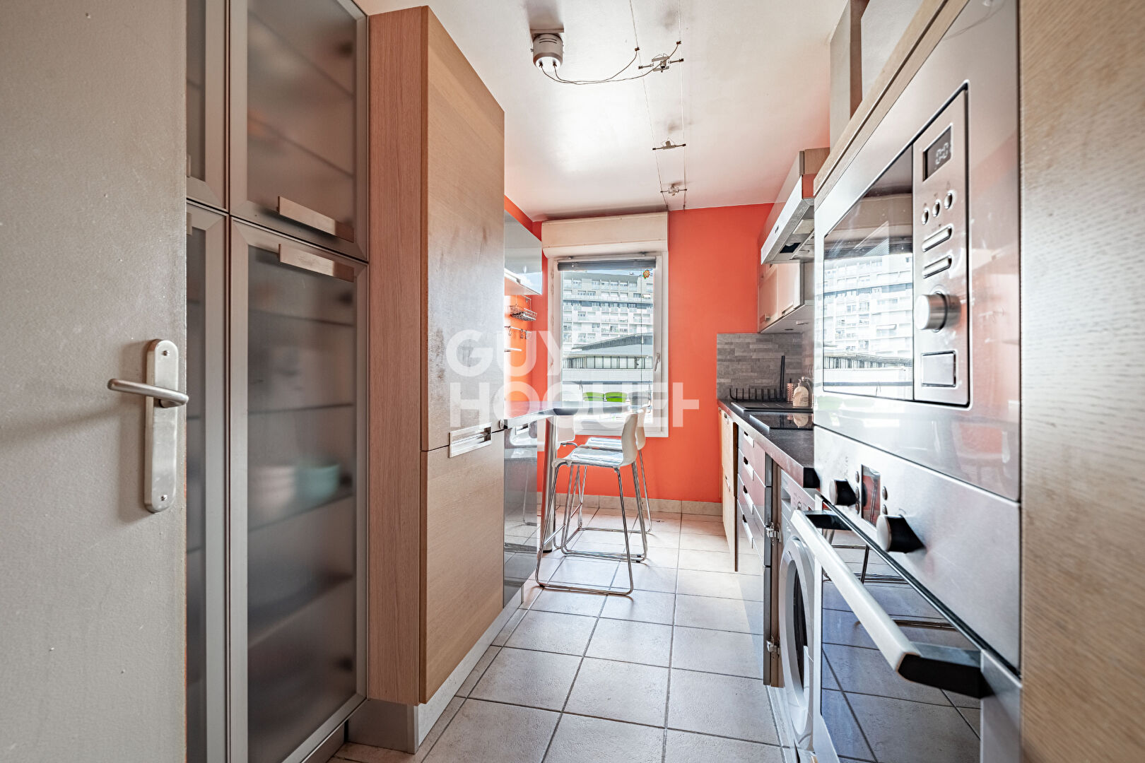 APPARTEMENT 5 PIECES - 4 CHAMBRES - PARKING, BALCON ET CAVE