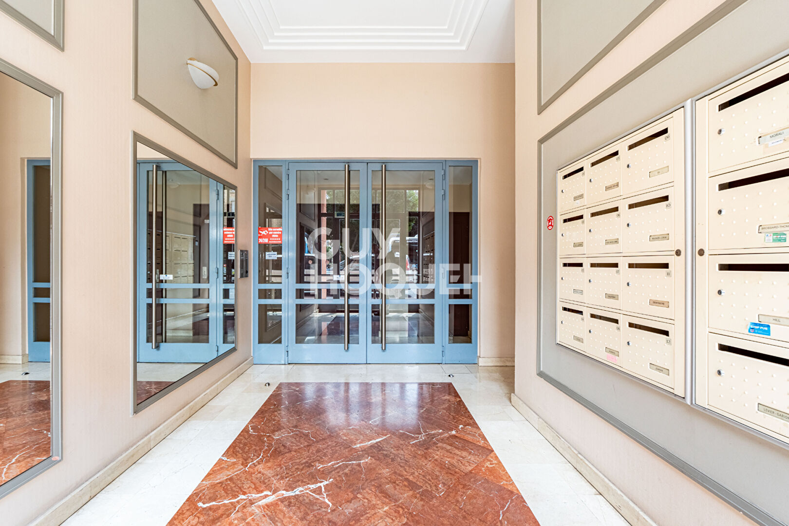 APPARTEMENT 5 PIECES - 4 CHAMBRES - PARKING, BALCON ET CAVE